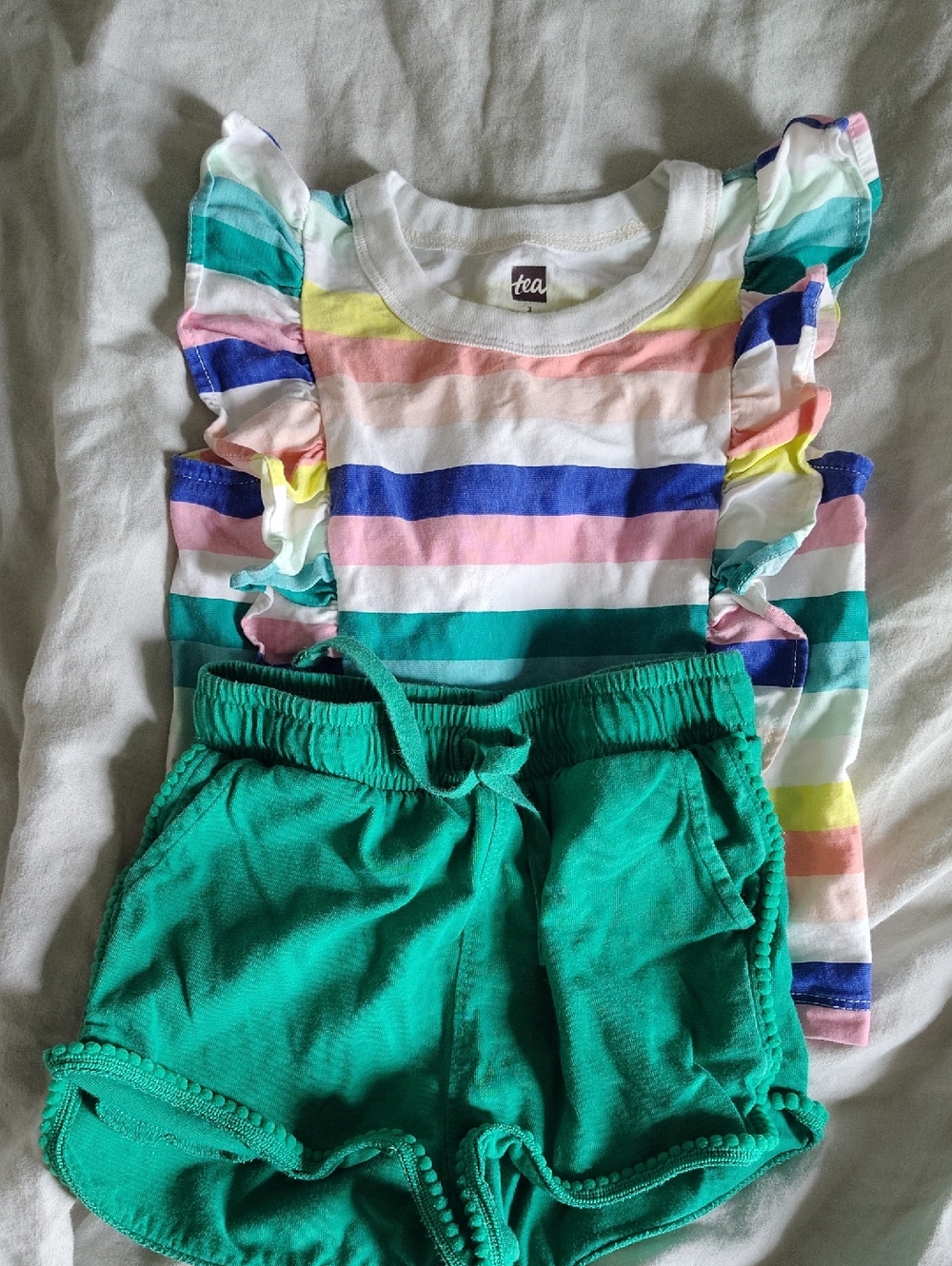 Tea Collection 3T Ruffle Top & Shorts Bundle